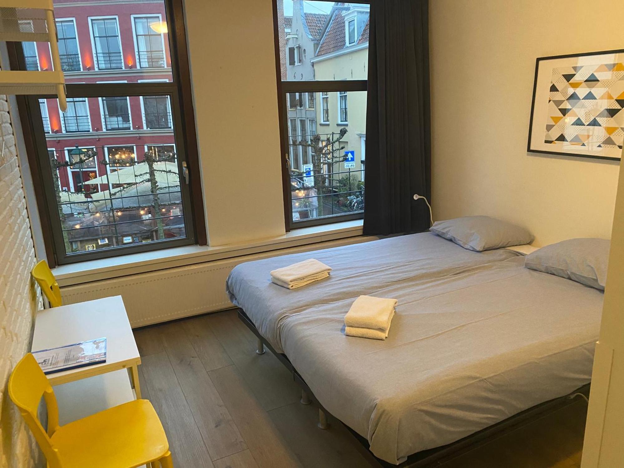 Hostel Kleinschalig In Deventer, Centrum Stad, Aan De Ijssel, Deventer